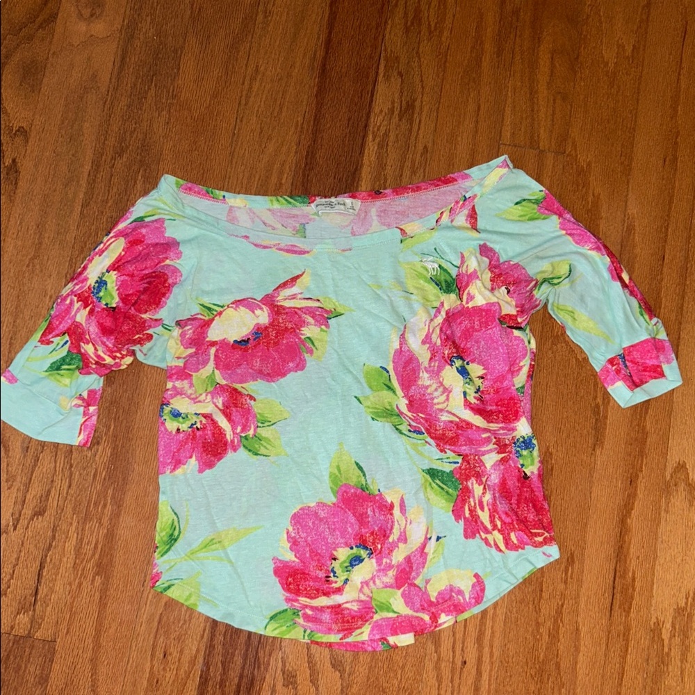 BOGO ❤️ Floral Top